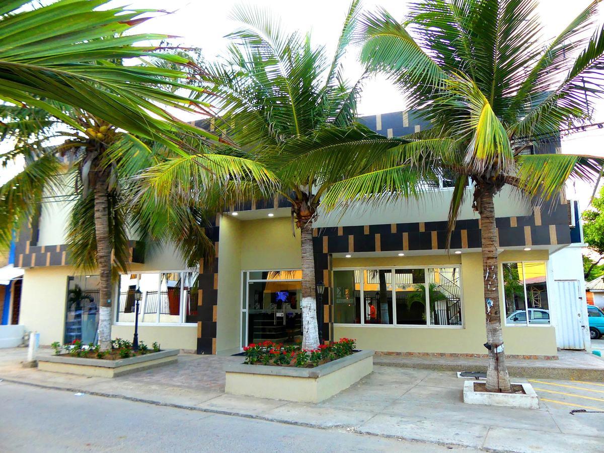 Hotel El Emigrante ปูแอร์โตโคลอมเบีย ภายนอก รูปภาพ