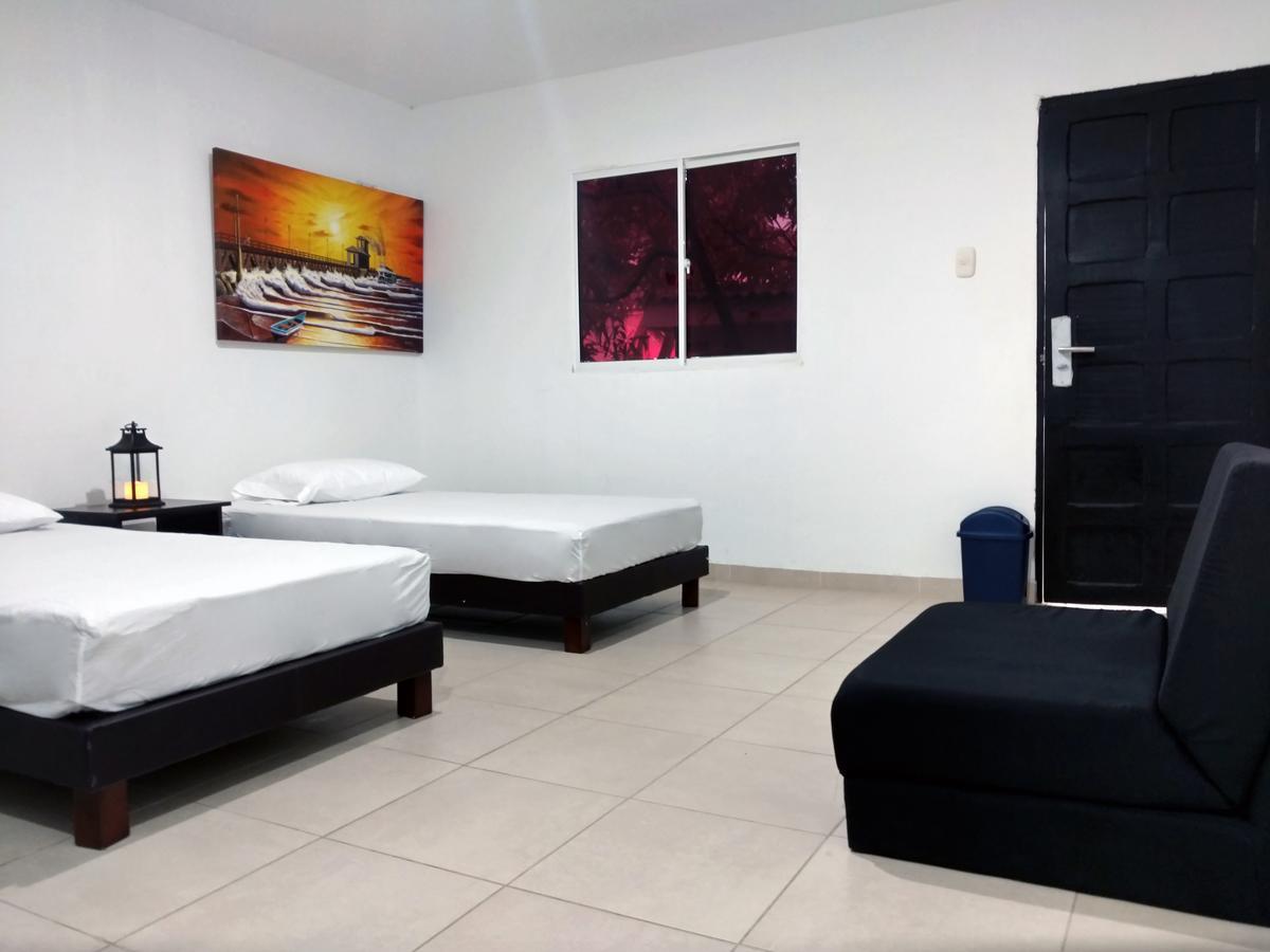 Hotel El Emigrante ปูแอร์โตโคลอมเบีย ภายนอก รูปภาพ