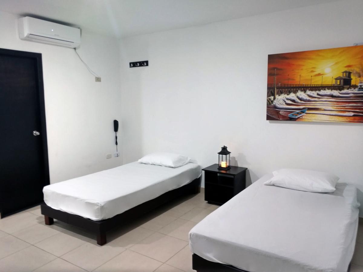 Hotel El Emigrante ปูแอร์โตโคลอมเบีย ภายนอก รูปภาพ