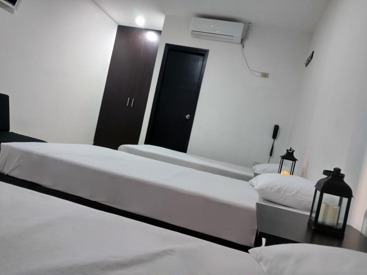 Hotel El Emigrante ปูแอร์โตโคลอมเบีย ภายนอก รูปภาพ