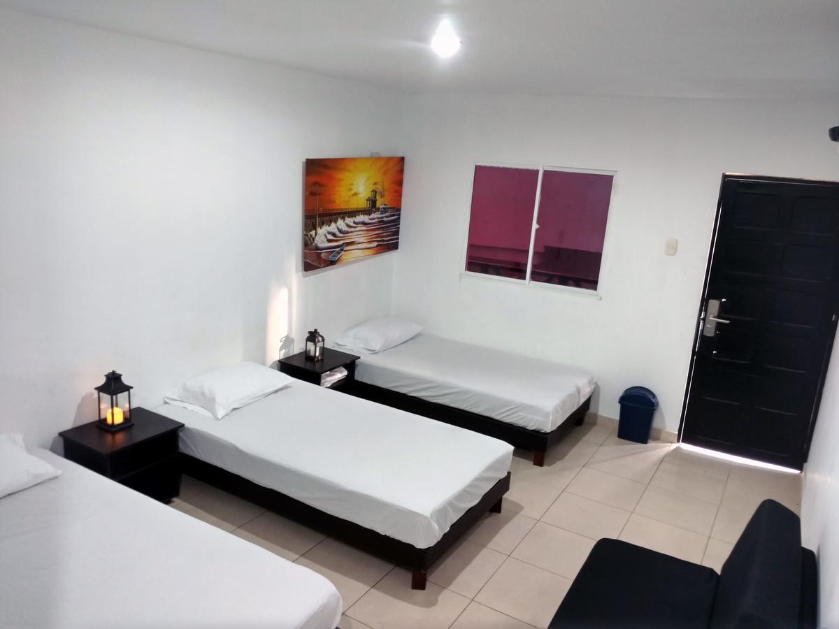 Hotel El Emigrante ปูแอร์โตโคลอมเบีย ภายนอก รูปภาพ