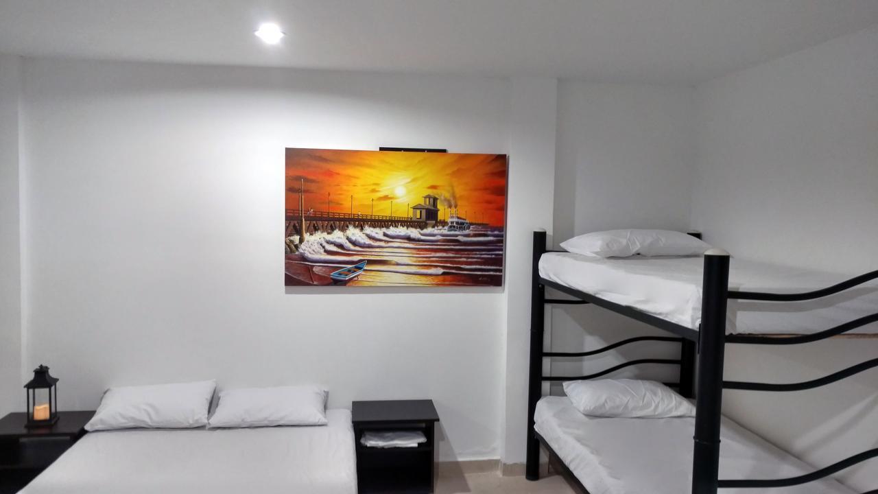 Hotel El Emigrante ปูแอร์โตโคลอมเบีย ภายนอก รูปภาพ