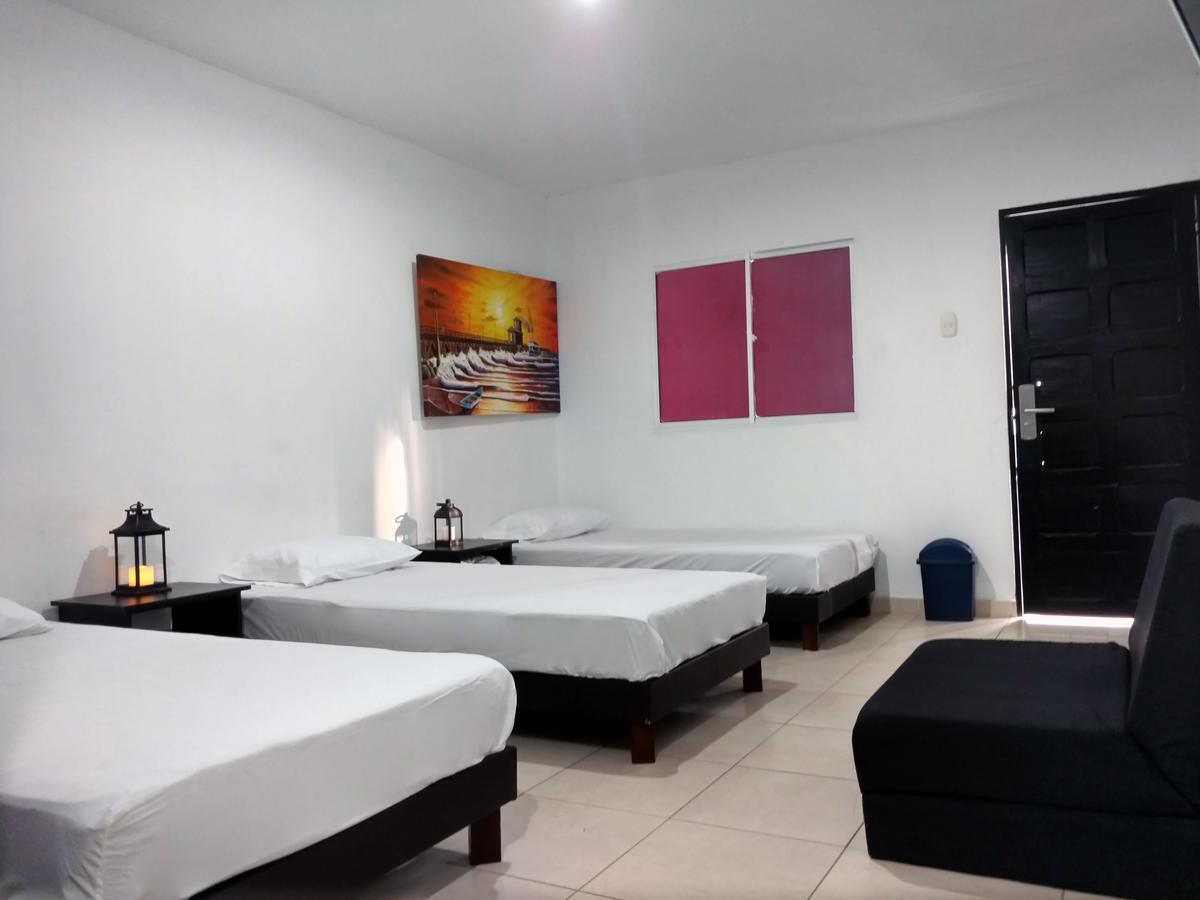Hotel El Emigrante ปูแอร์โตโคลอมเบีย ภายนอก รูปภาพ